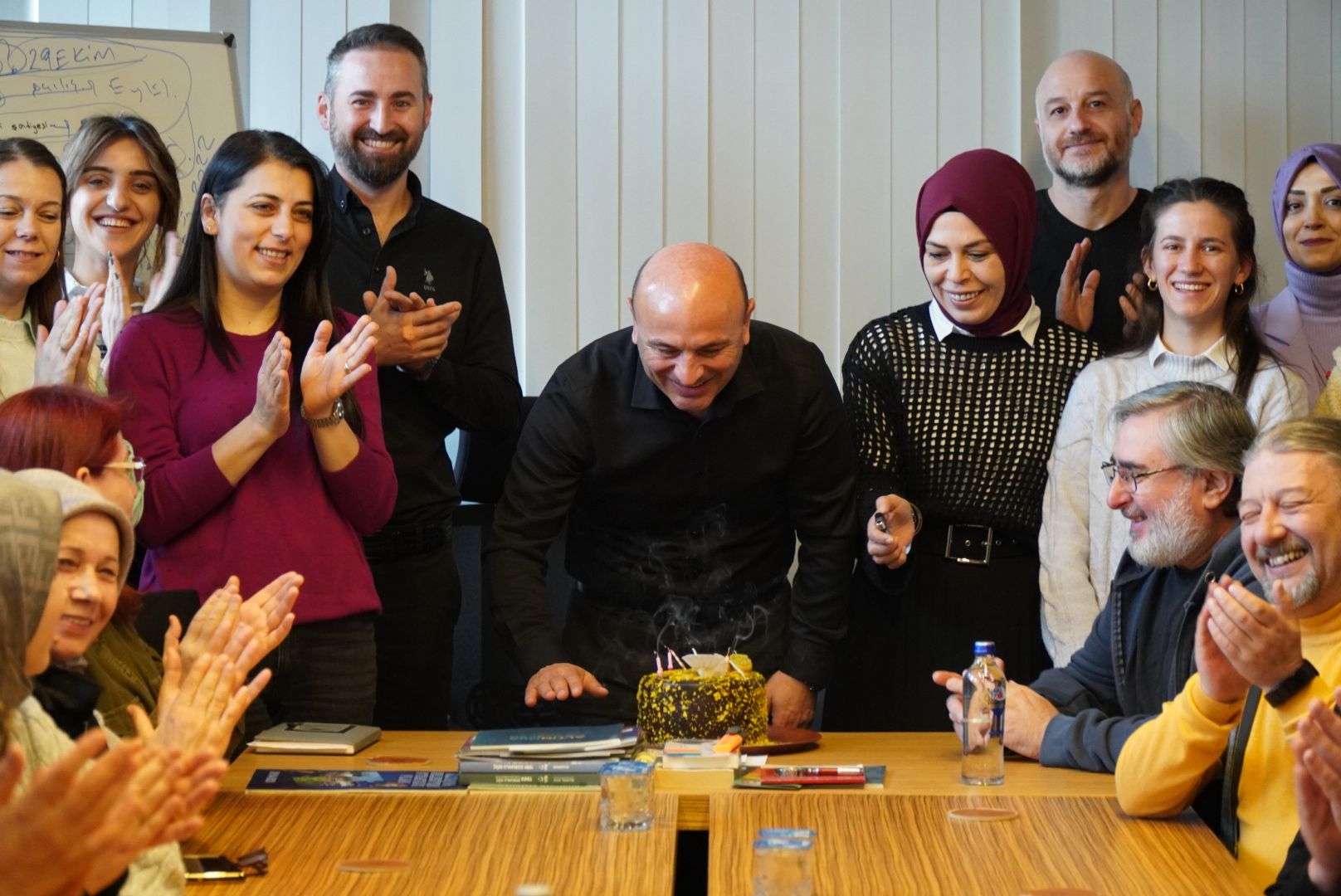 BAŞKAN ORAL’A YAŞ GÜNÜ KUTLAMASI