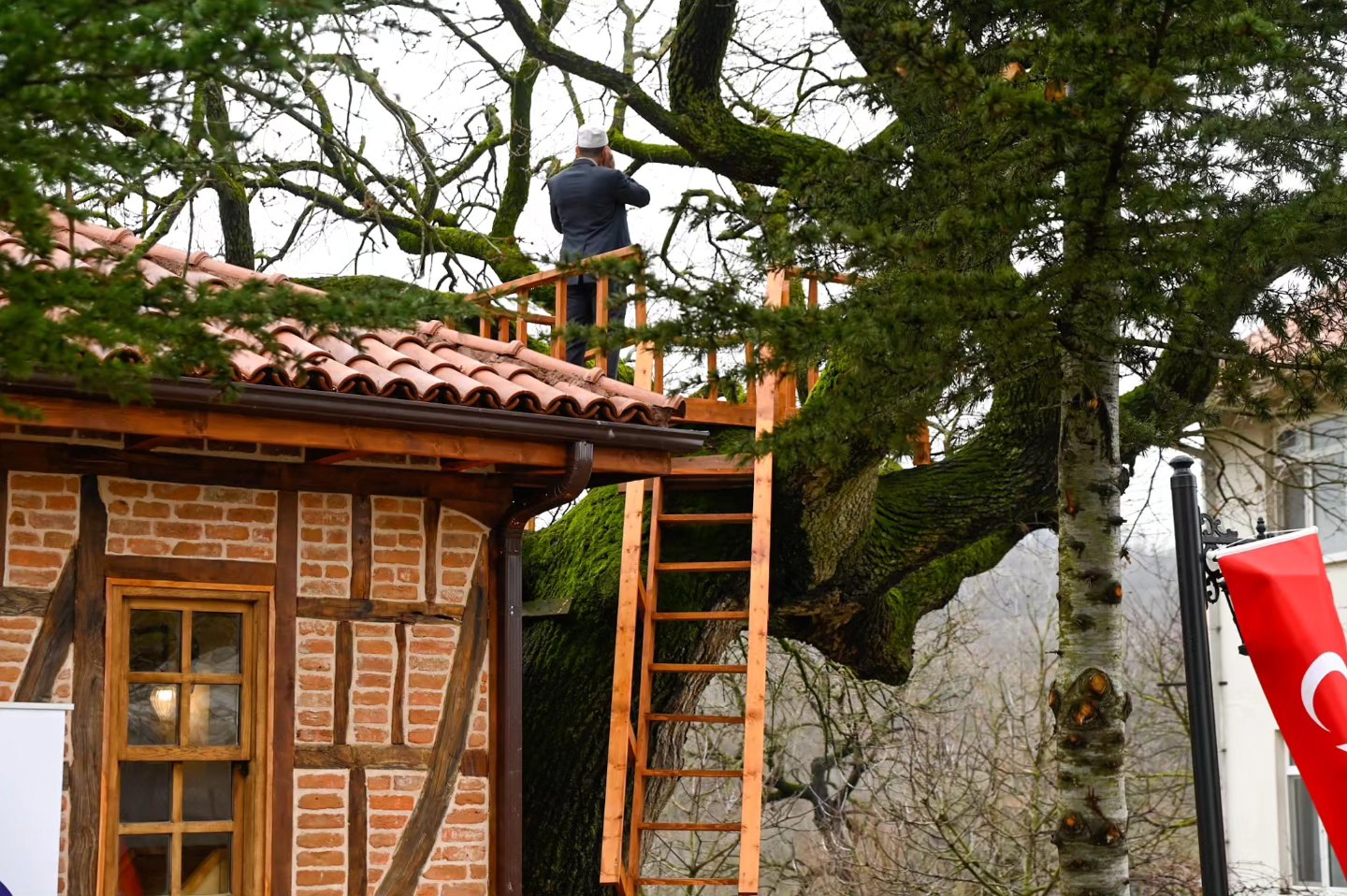 TÜRKİYE’NİN EN KÜÇÜK MESCİDİ AÇILDI