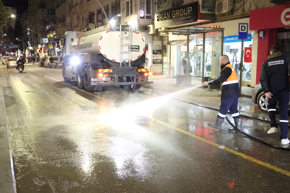 EKİPLER GECE GÜNDÜZ DEMEDEN ÇALIŞIYOR