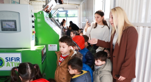 ÇİFTLİKKÖY’DE MİNİK ÖĞRENCİLER SIFIR ATIĞI ÖĞRENDİ