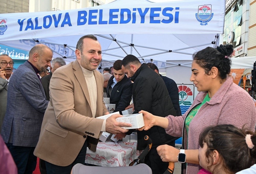 BAŞKAN TUTUK, KANDİL SİMİDİ İKRAMINDA BULUNDU