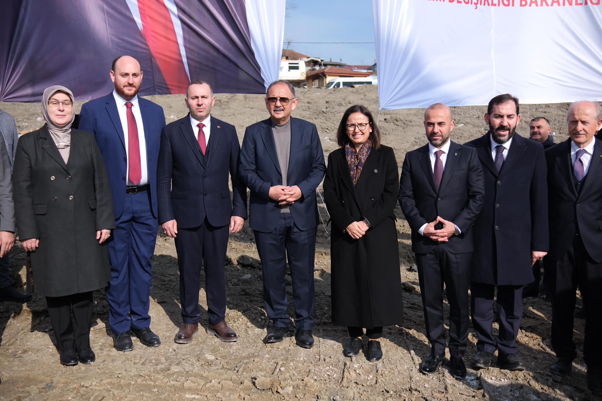 BAKAN ÖZHASEKİ YALOVA’DA ADAYLARA DESTEK VERDİ