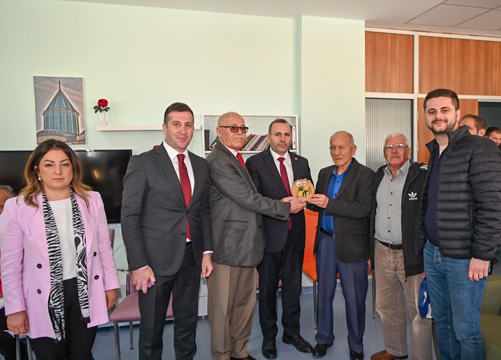 BAŞKAN TUTUK’TAN HUZUREVİ SAKİNLERİNE ZİYARET