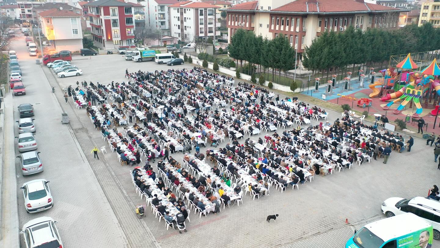 MAHALLELİ BİRLİKTE ORUÇ AÇTI