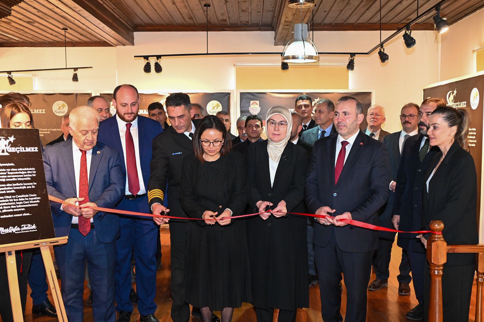 ÇANAKKALE GEÇİLMEZ SERGİSİ BÜYÜK ALKIŞ TOPLADI