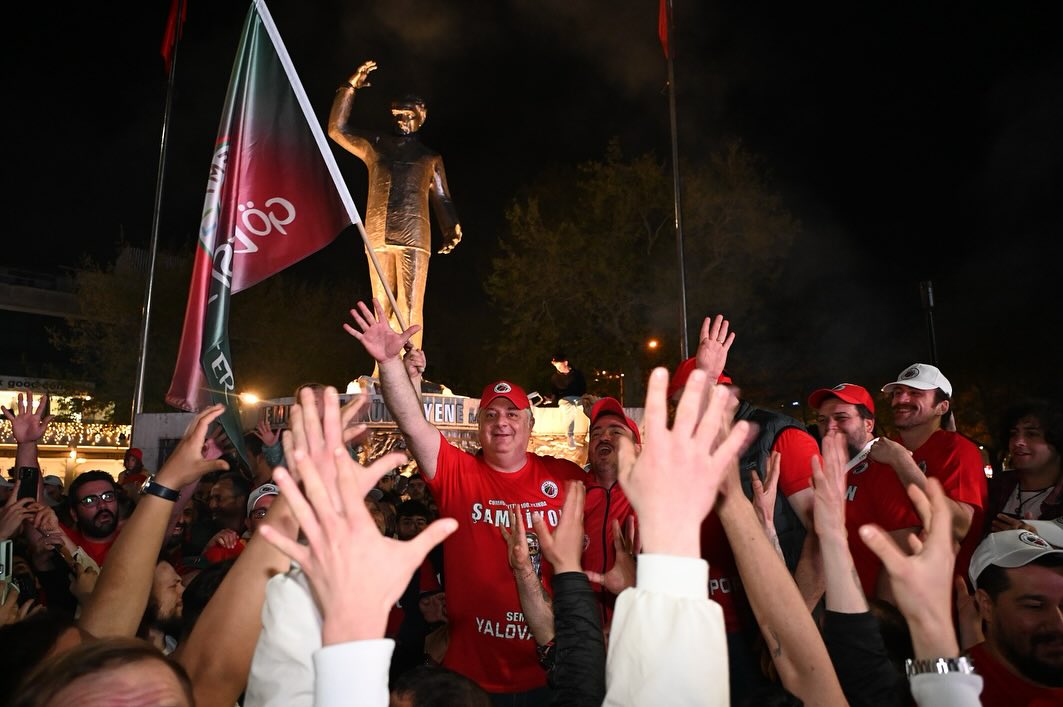 YALOVA SOKAKLARA DÖKÜLDÜ.. ŞAMPİYONLUK İŞTE BÖYLE KUTLANDI