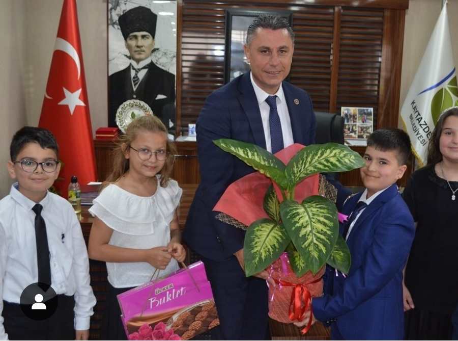 BAŞKAN ÇİTİL KOLTUĞU ÇOCUKLARA DEVRETTİ