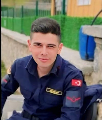 GENÇ UZMAN ÇAVUŞ HAYATINA SON VERDİ