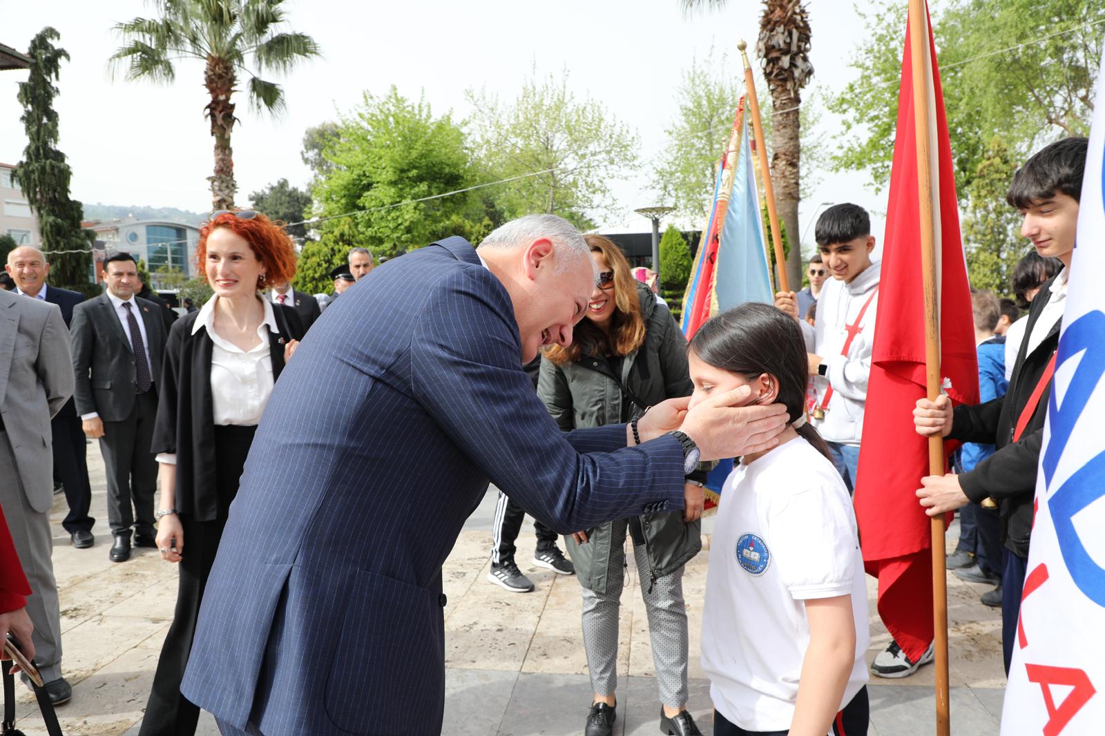 23 NİSAN KARAMÜRSEL’DE COŞKUYLA KUTLANDI