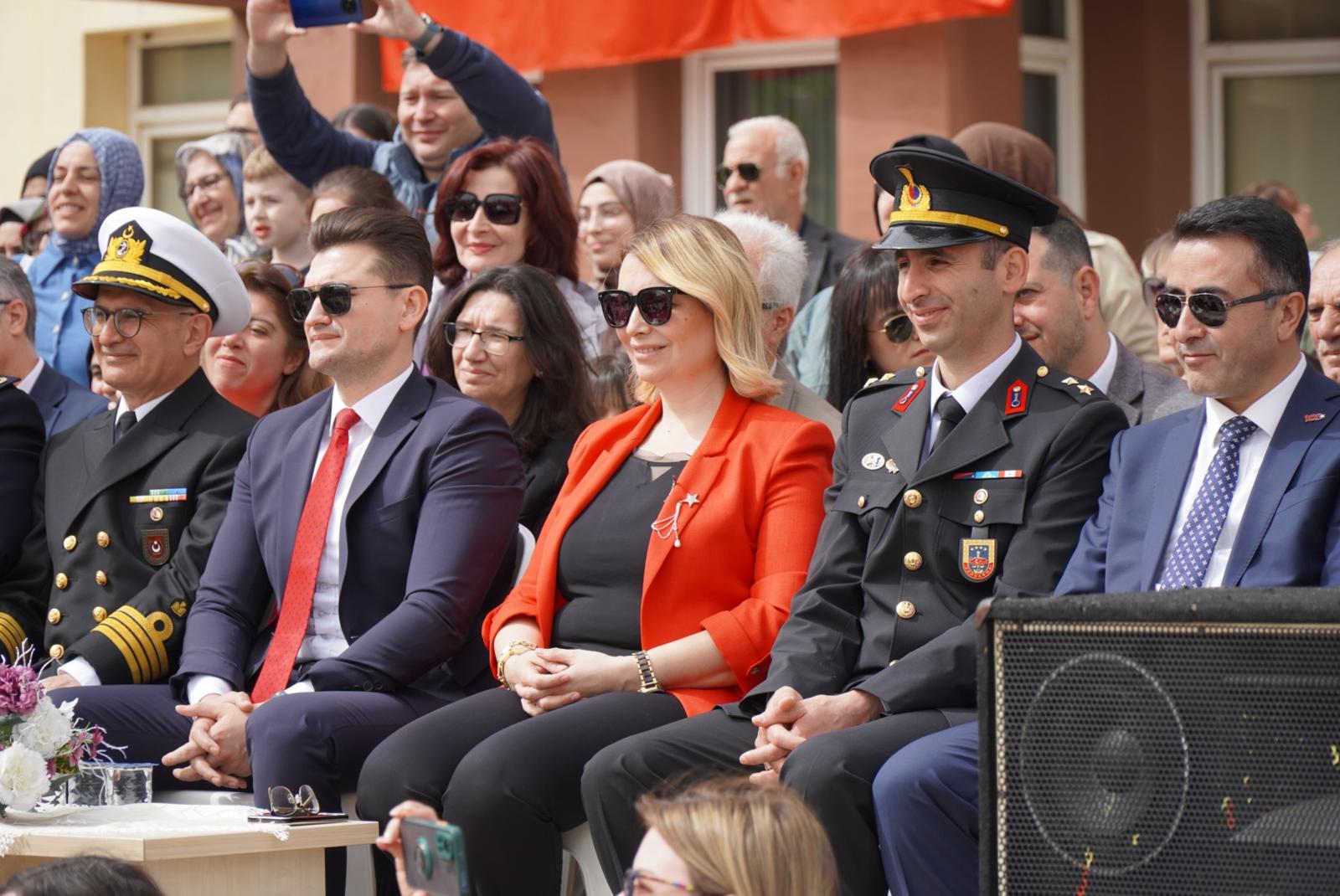 ALTINOVA’DA 23 NİSAN COŞKUSU