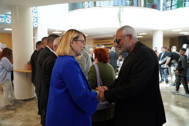 ALTINOVA BAYRAMLAŞTI