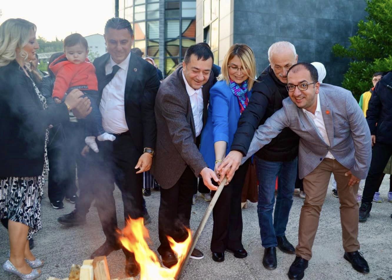 CHP’Lİ BAŞKANLAR KAYTAZDERE’DE HIDIRELLEZ ATEŞİNİ HEP BERABER YAKTI