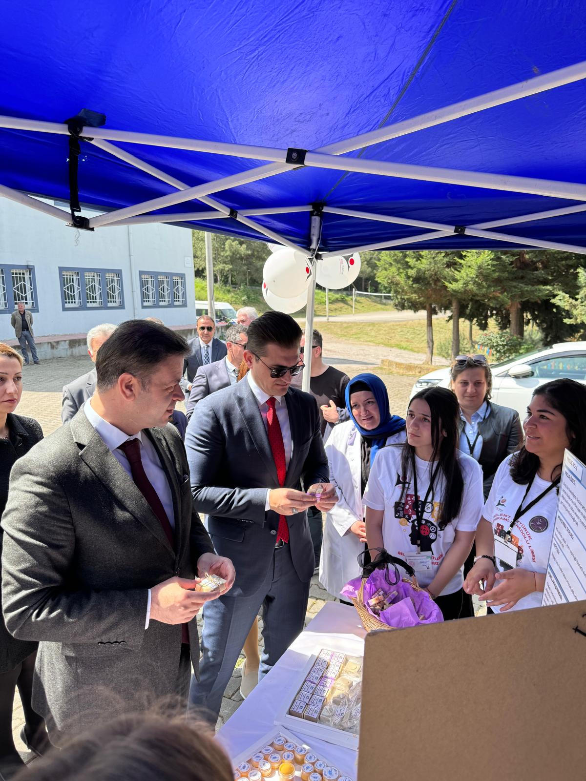 ALTINOVA’DA TÜBİTAK BİLİM ŞENLİĞİ DÜZENLENDİ