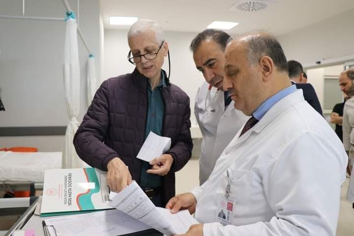 TÜM HASTALARLA TEK TEK İLGİLENDİLER