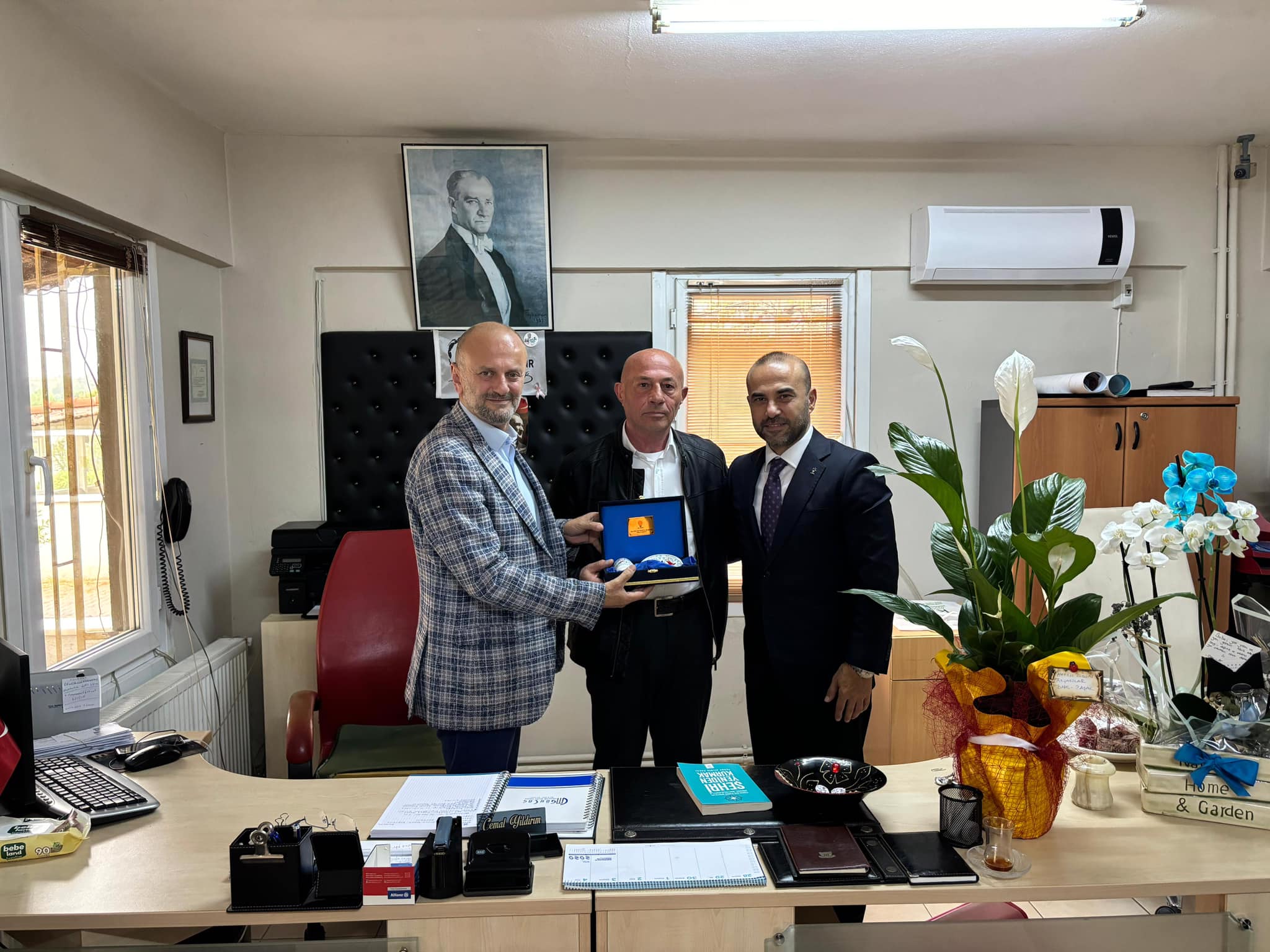 AK PARTİ’DEN MUHTARLARA ZİYARET SÜRÜYOR