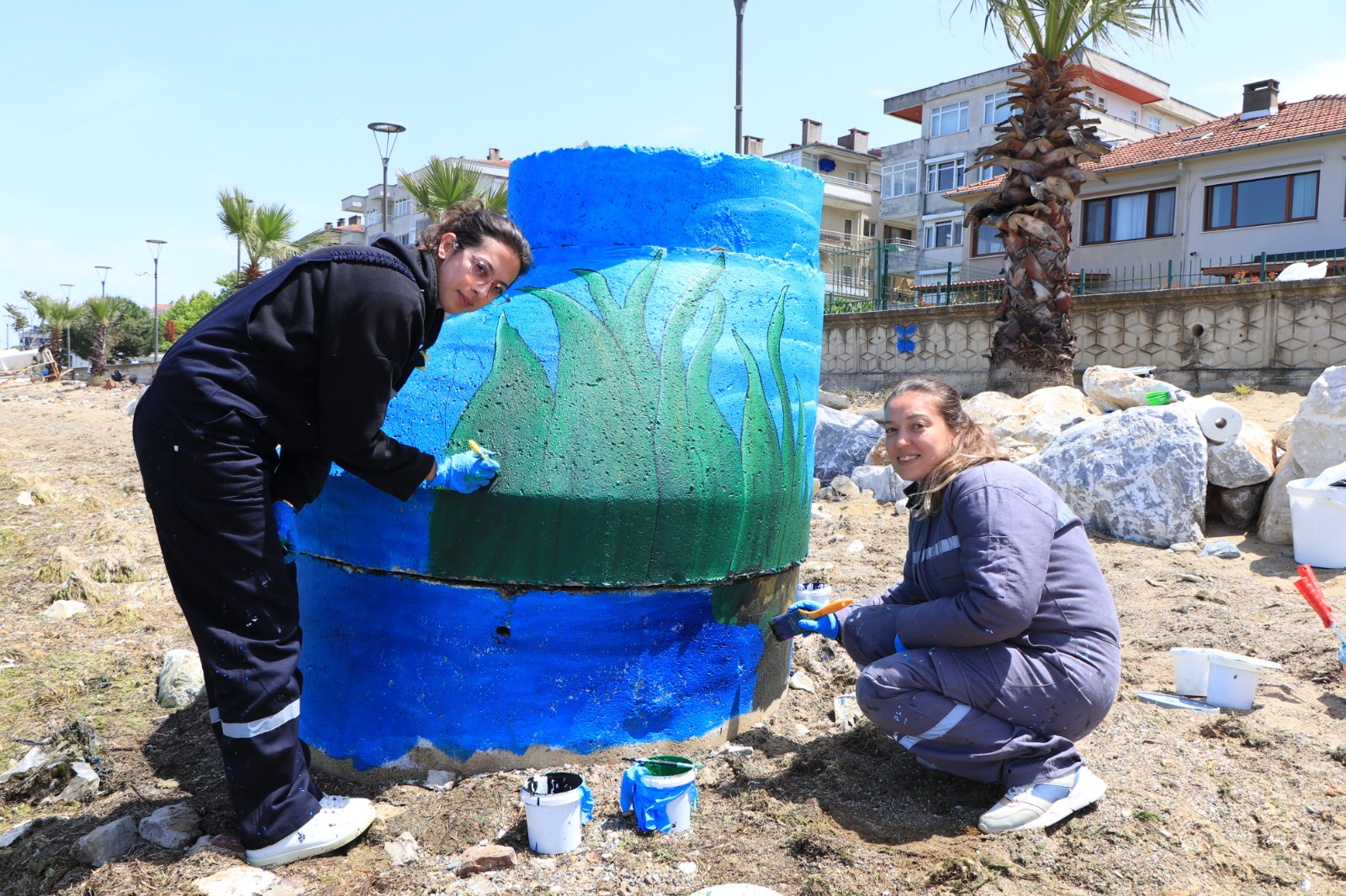 ÇİFTLİKKÖY SAHİLİ 3 BOYUTLU RESİMLERLE RENKLENİYOR