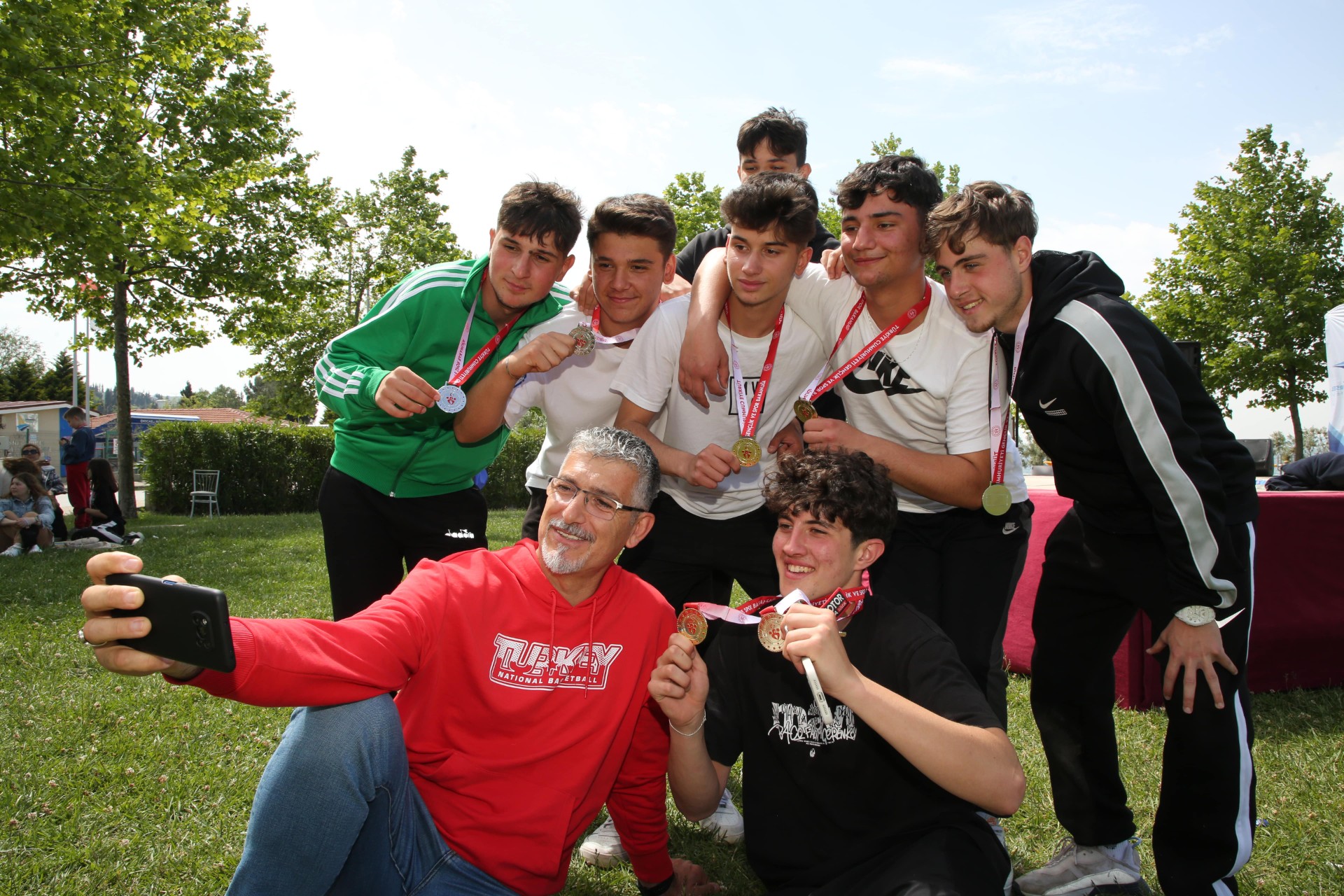 KARAMÜRSEL’DE HEM EĞLENDİLER, HEM YARIŞTILAR