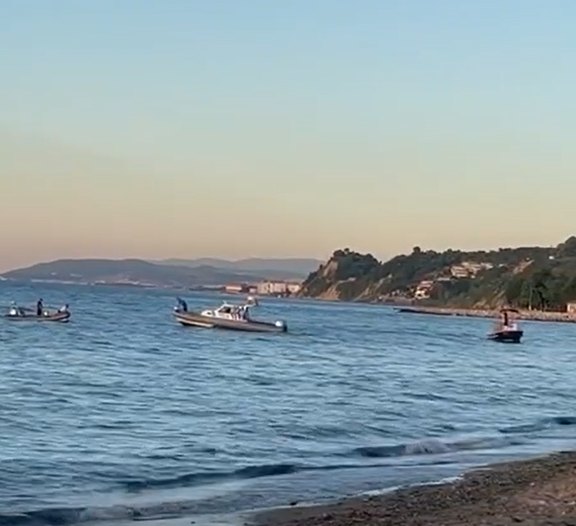 ÇINARCIK’TA DENİZDE KAYBOLAN ÇOCUK İÇİN ARAMA ÇALIŞMASI BAŞLADI
