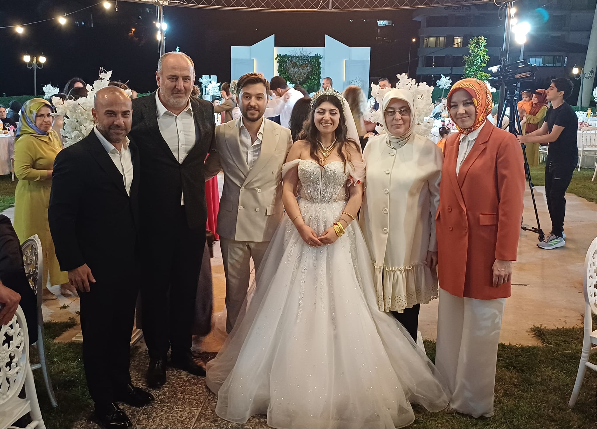 SİYASETİ BULUŞTURAN DÜĞÜN TÖRENİ