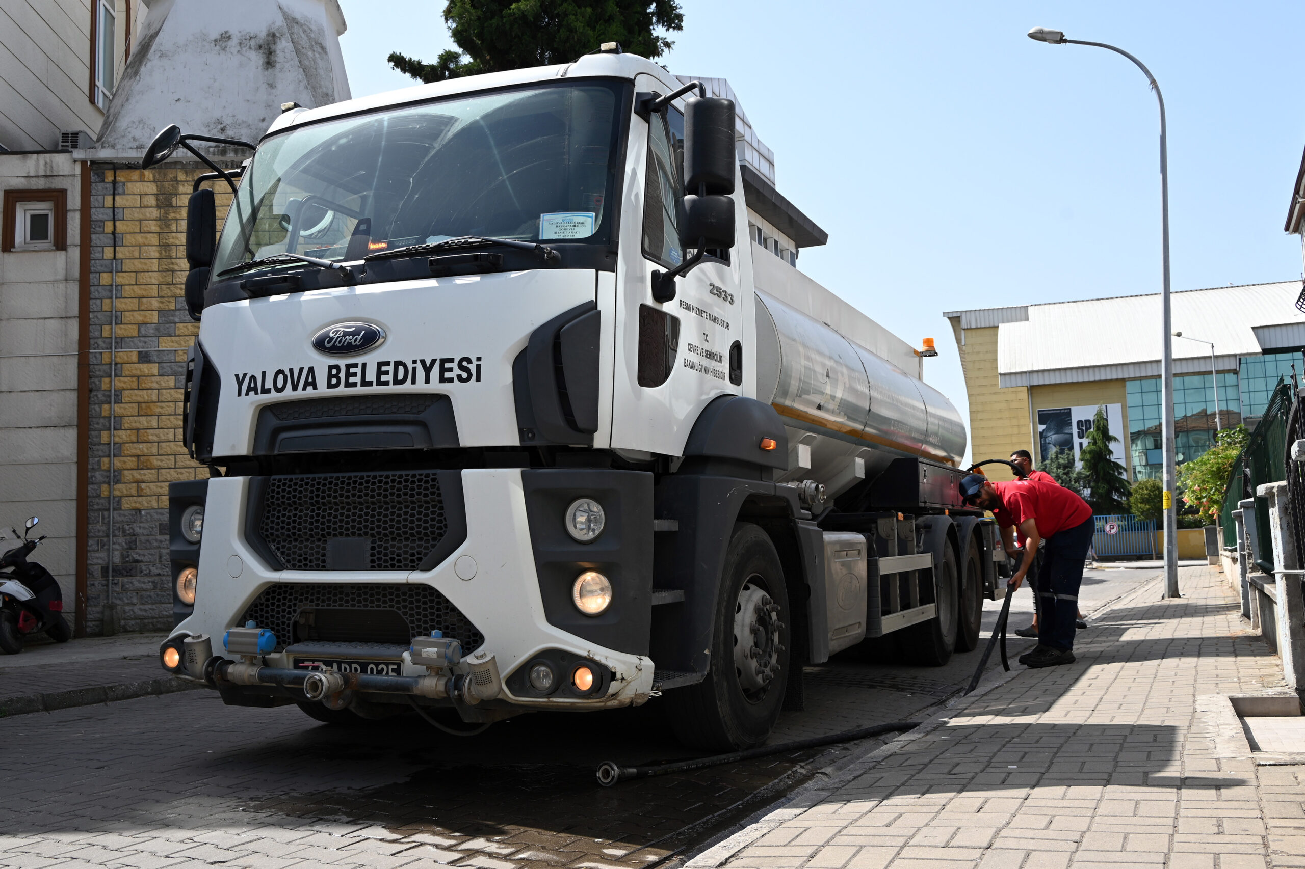 CAMİ ÇEVRELERİNDE BAYRAM TEMİZLİĞİ YAPILIYOR