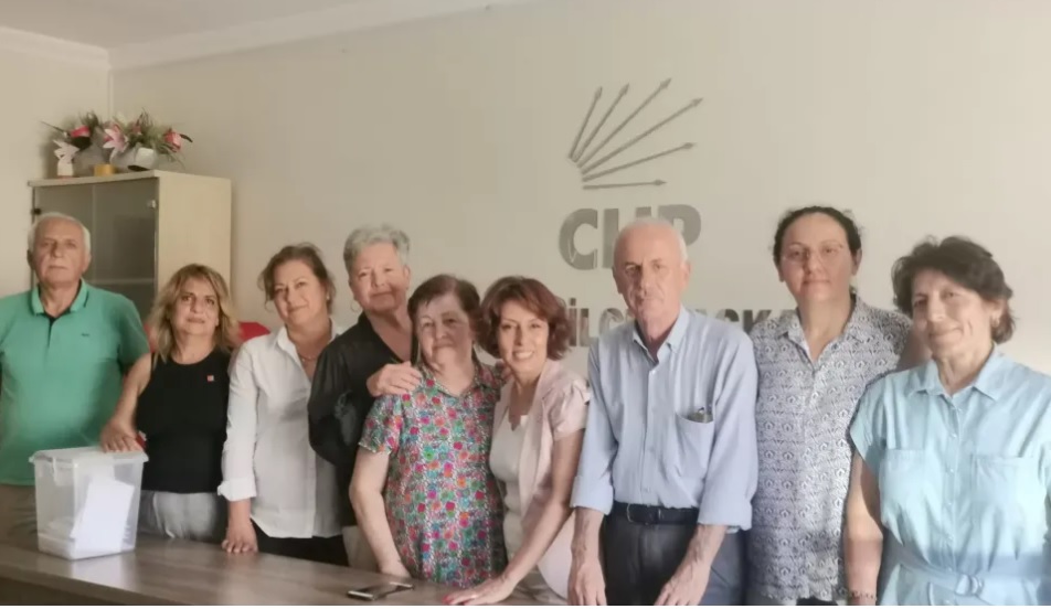 ALTINOVA CHP KADIN KOLLARI’NDA BAYRAK DEĞİŞİMİ