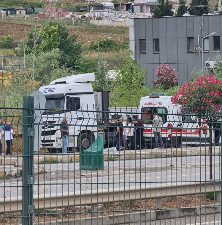 YALOVA’DA TIR SOFÖRÜ ARACININ YANINDA ÖLÜ BULUNDU
