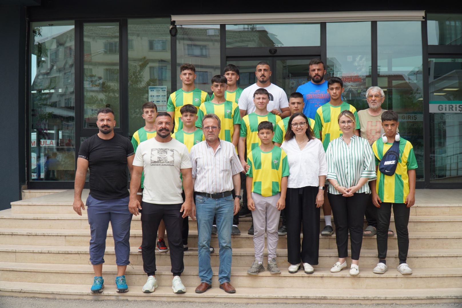 ALTINOVA’LI GÜREŞÇİLER KIRKPINAR’A DUALARLA UĞURLANDI