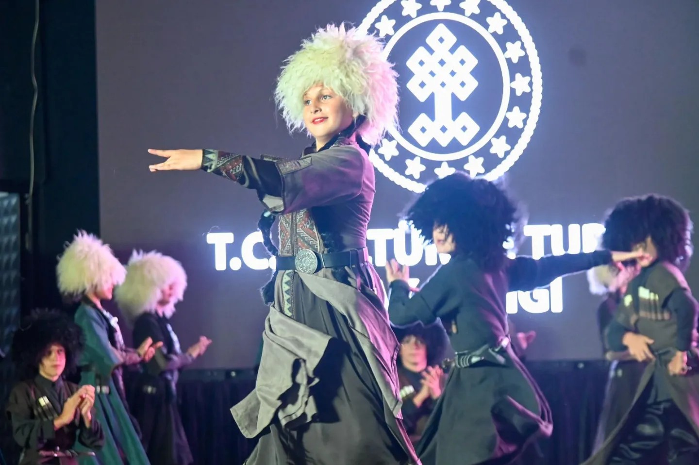 KAFKAS FESTİVALİNDE GALA GECESİ YAPILDI