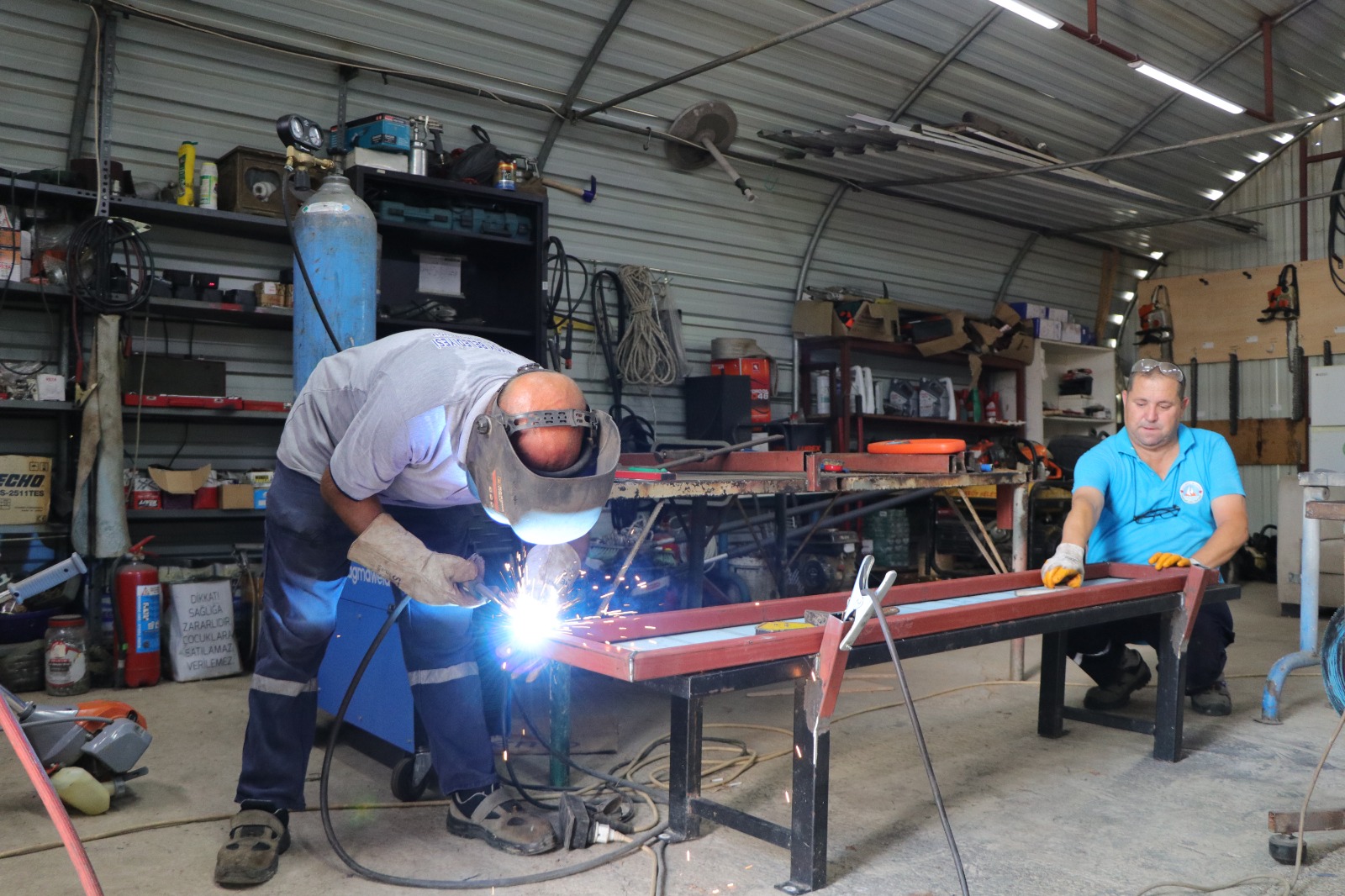 ÇİFTLİKKÖY’DE GERİ DÖNÜŞÜMDEN KENT MOBİLYALARI ÜRETİLİYOR