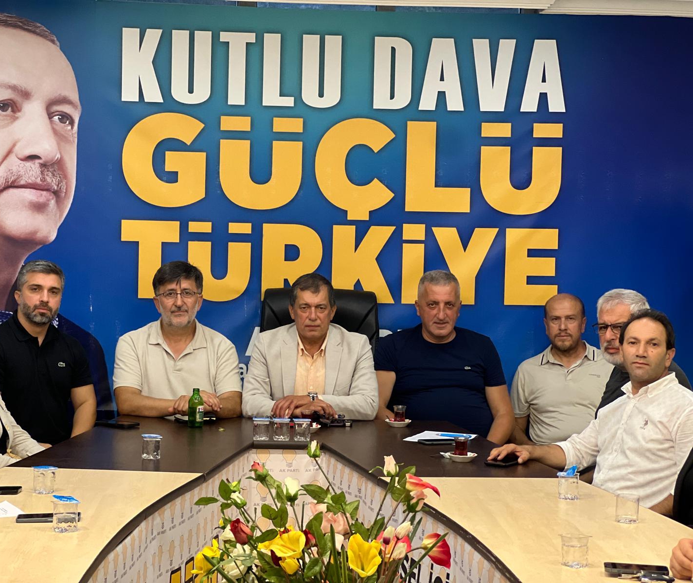 ERDOĞAN BAŞKANLIĞINDA, AK PARTİ KARAMÜRSEL’DE YÖNETİMİNİ BELİRLEDİ