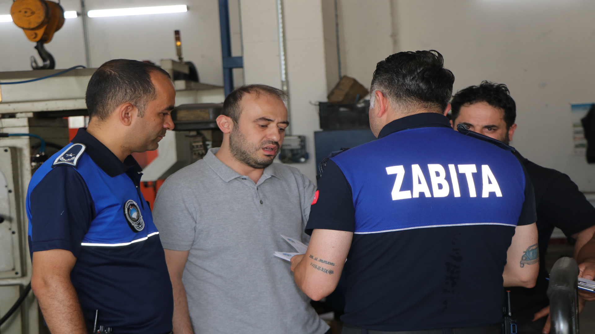 ÇİFTLİKKÖY BELEDİYESİ ZABITA MÜDÜRLÜĞÜ İŞYERLERİNE RUHSAT DENETİMLERİNİ SIKILAŞTIRDI