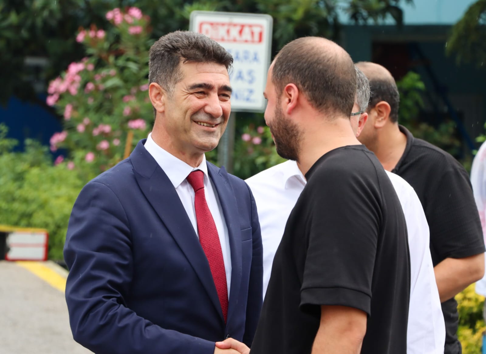 YENİ BAŞKAN YARDIMCILARI SAHAYA ÇIKTI
