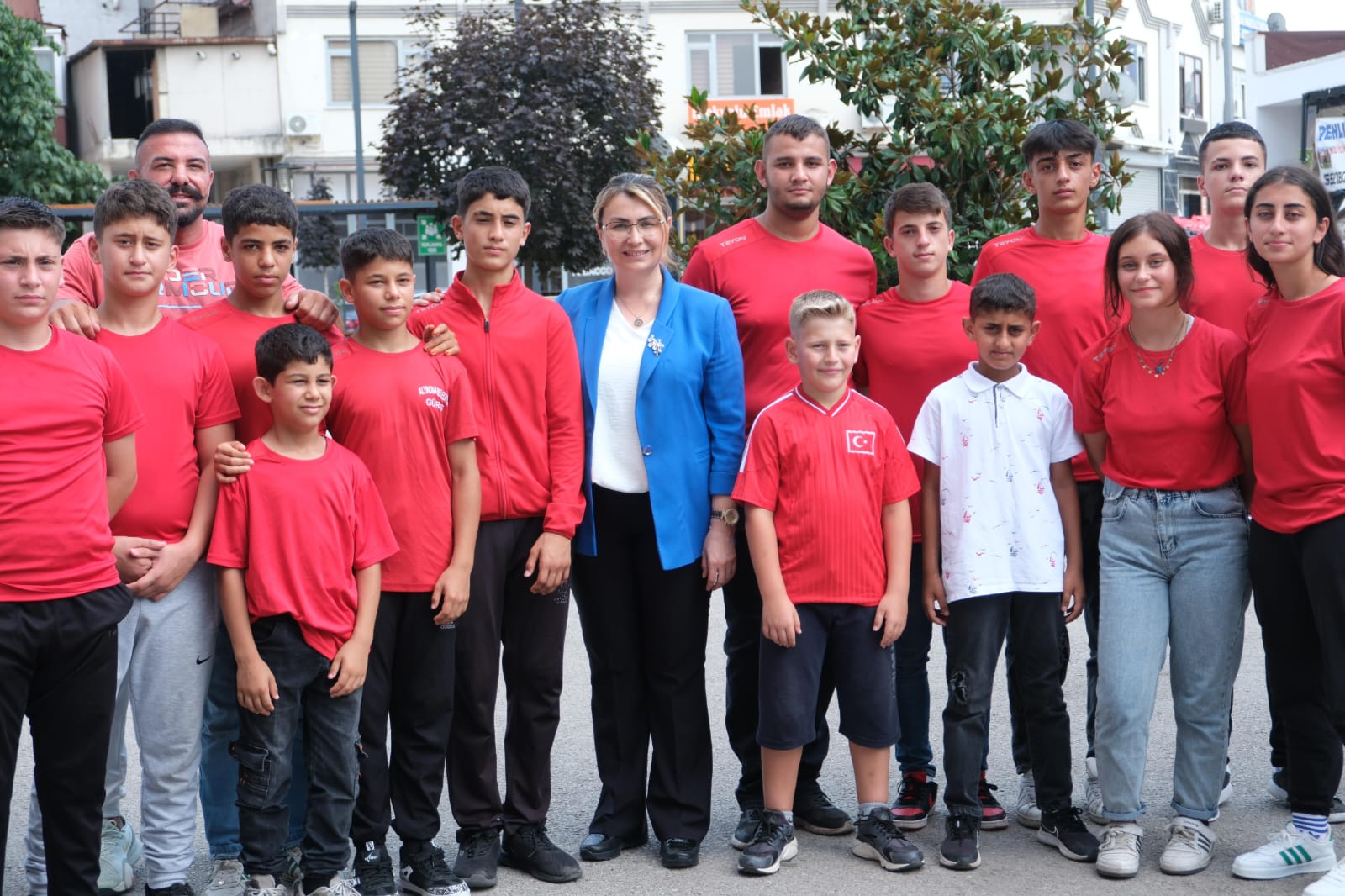 ALTINOVA’LI GÜREŞÇİLER COŞKUYLA KARŞILANDI