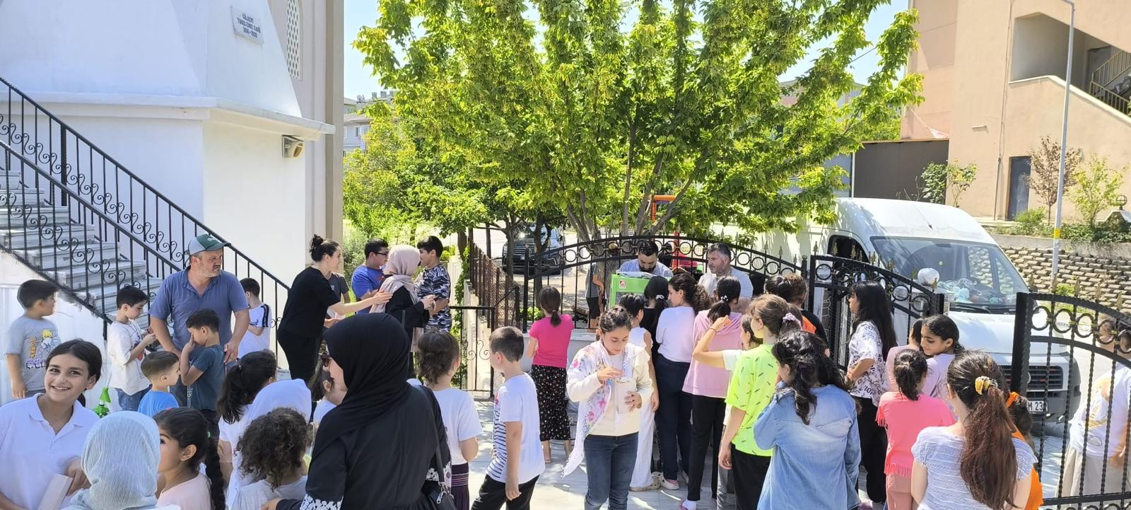 AKGÜN’DEN KURAN KURSU ÖĞRENCİLERİNE JEST!