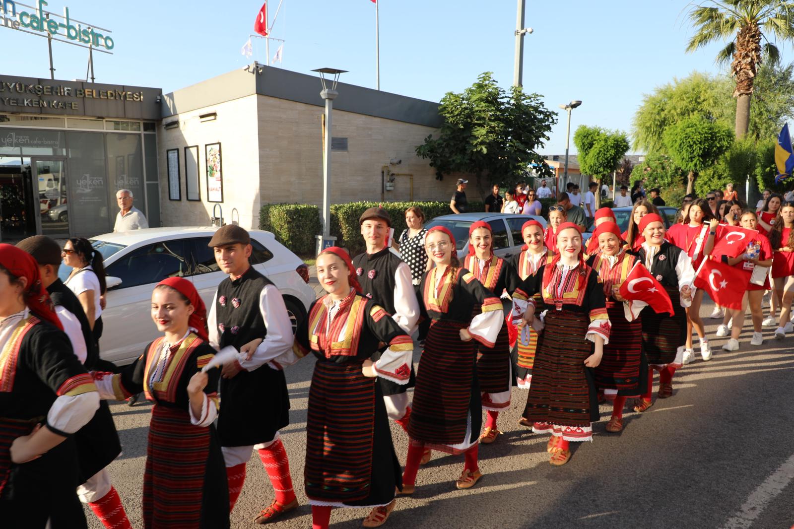 KARAMÜRSEL’DE MUHTEŞEM BALKAN FESTİVALİ