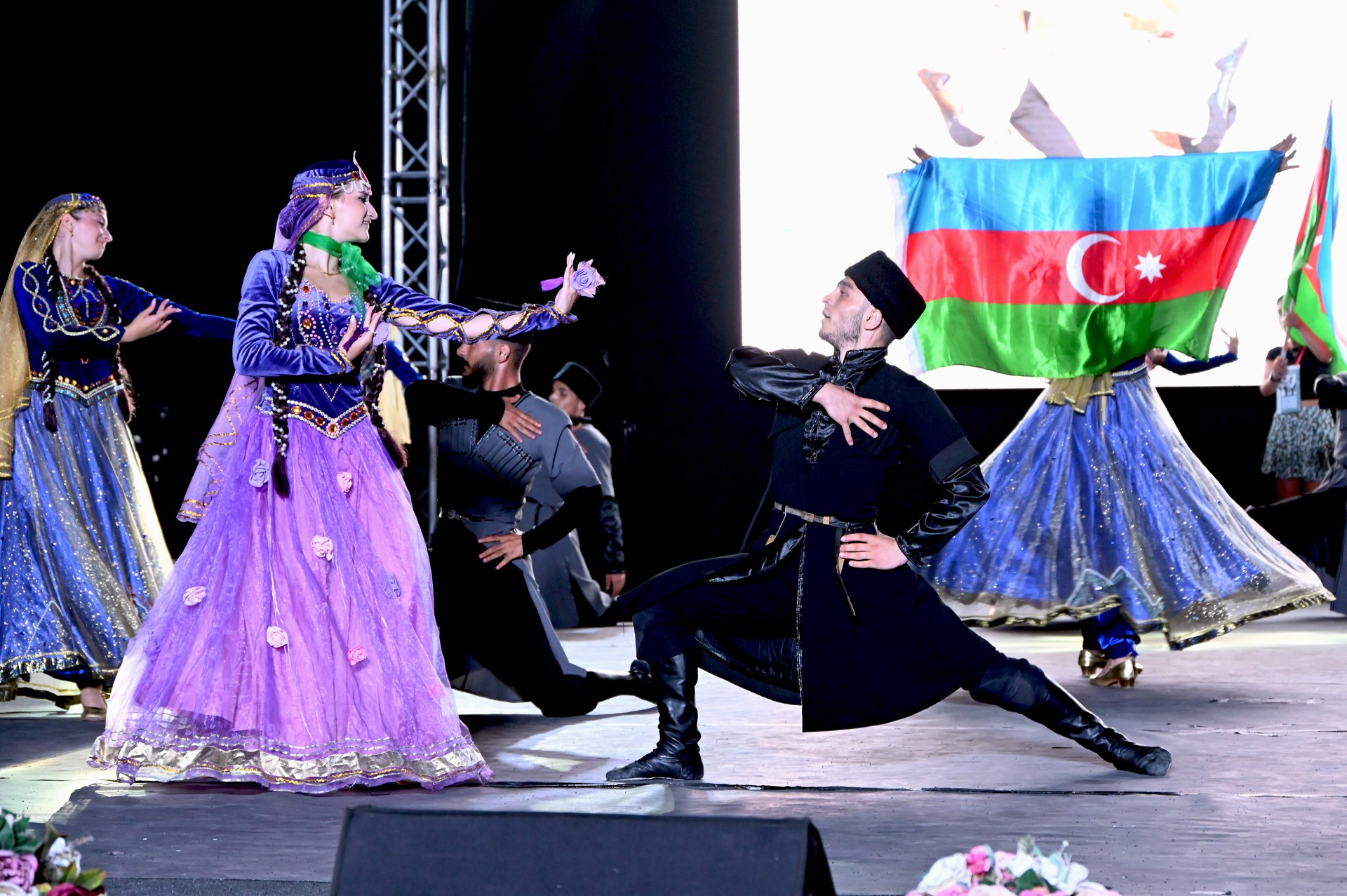 YAFEM’İN TÜRK BOYLARI KÜLTÜR ŞÖLENİ MUHTEŞEM GALA GECESİYLE SONA ERDİ