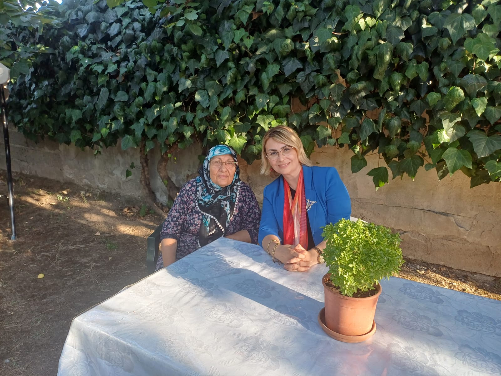 BAŞKAN FAZLACA’DAN YAŞLILARA ZİYARET