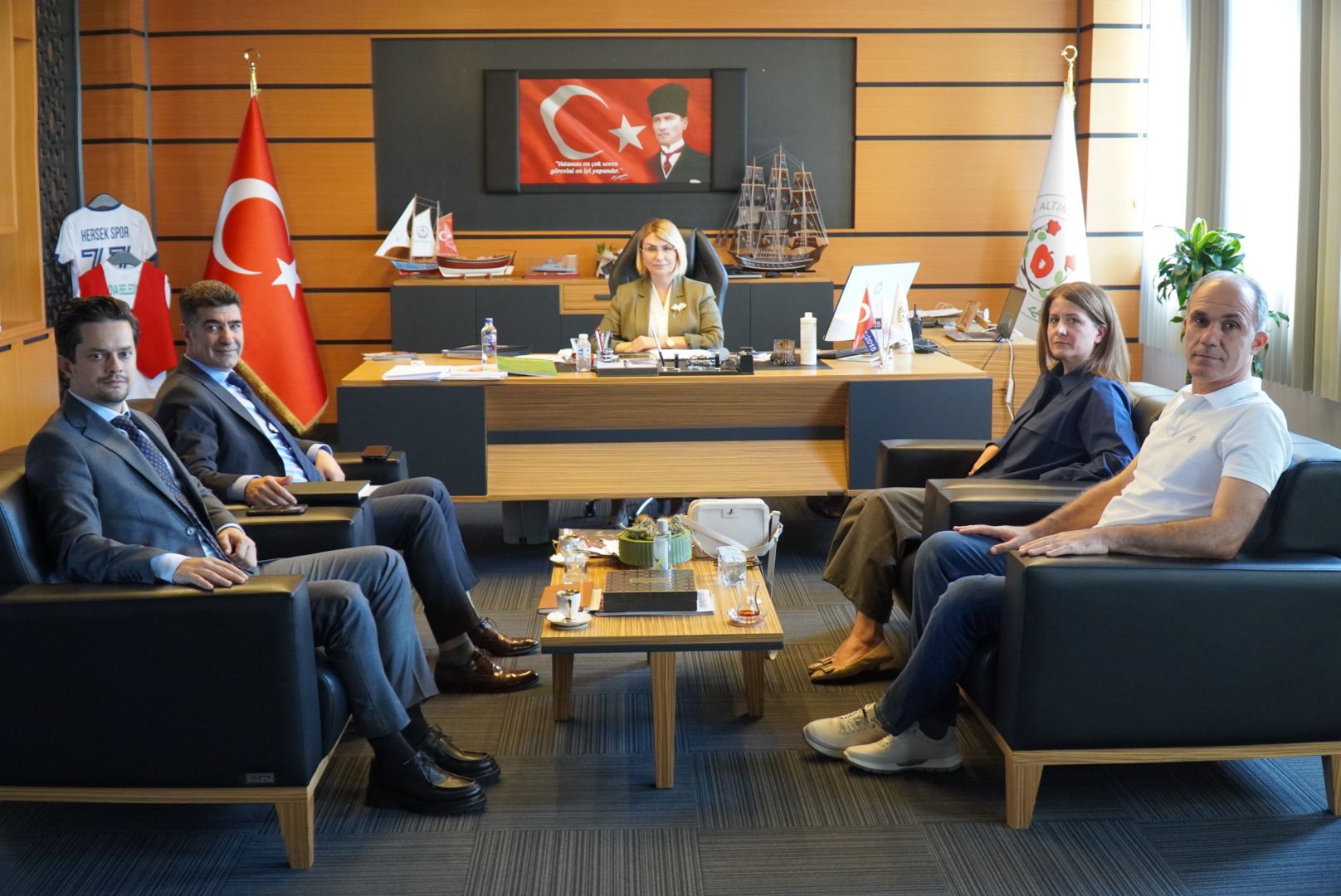 YALOVA BELEDİYE BAŞKAN YARDIMCILARI, BAŞKAN FAZLACA’YI ZİYARET ETTİ