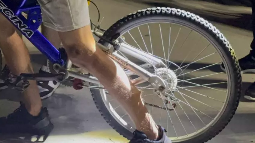 YALOVA’DA AKROBASİ HAREKETLERİ YAPARKEN BACAĞINA BİSİKLET AYAKLIĞI SAPLANDI!