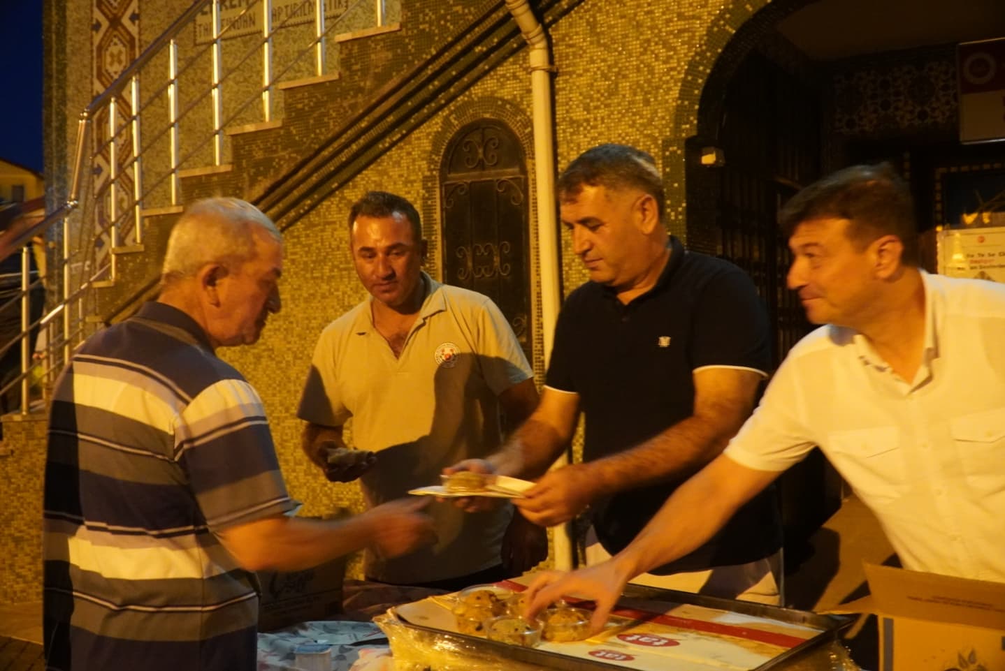 ALTINOVA’DA DEPREM ŞEHİTLERİ ANILDI