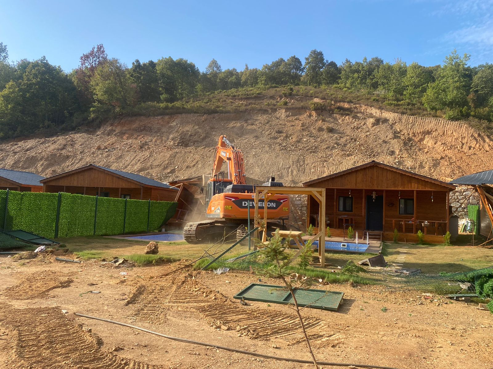 YALOVA İL ÖZEL İDARESİ, KAÇAK YAPILAŞMAYA KARŞI MÜCADELESİNE DEVAM EDİYOR