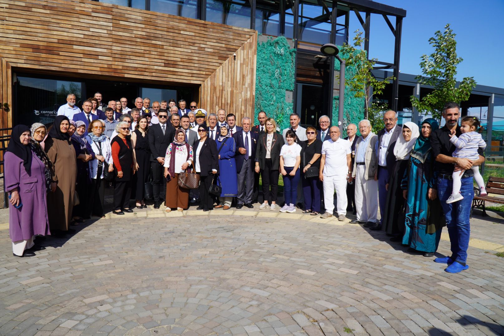 ALTINOVA PROTOKOLÜ GAZİ VE AİLELERİYLE KAHVALTIDA BULUŞTU