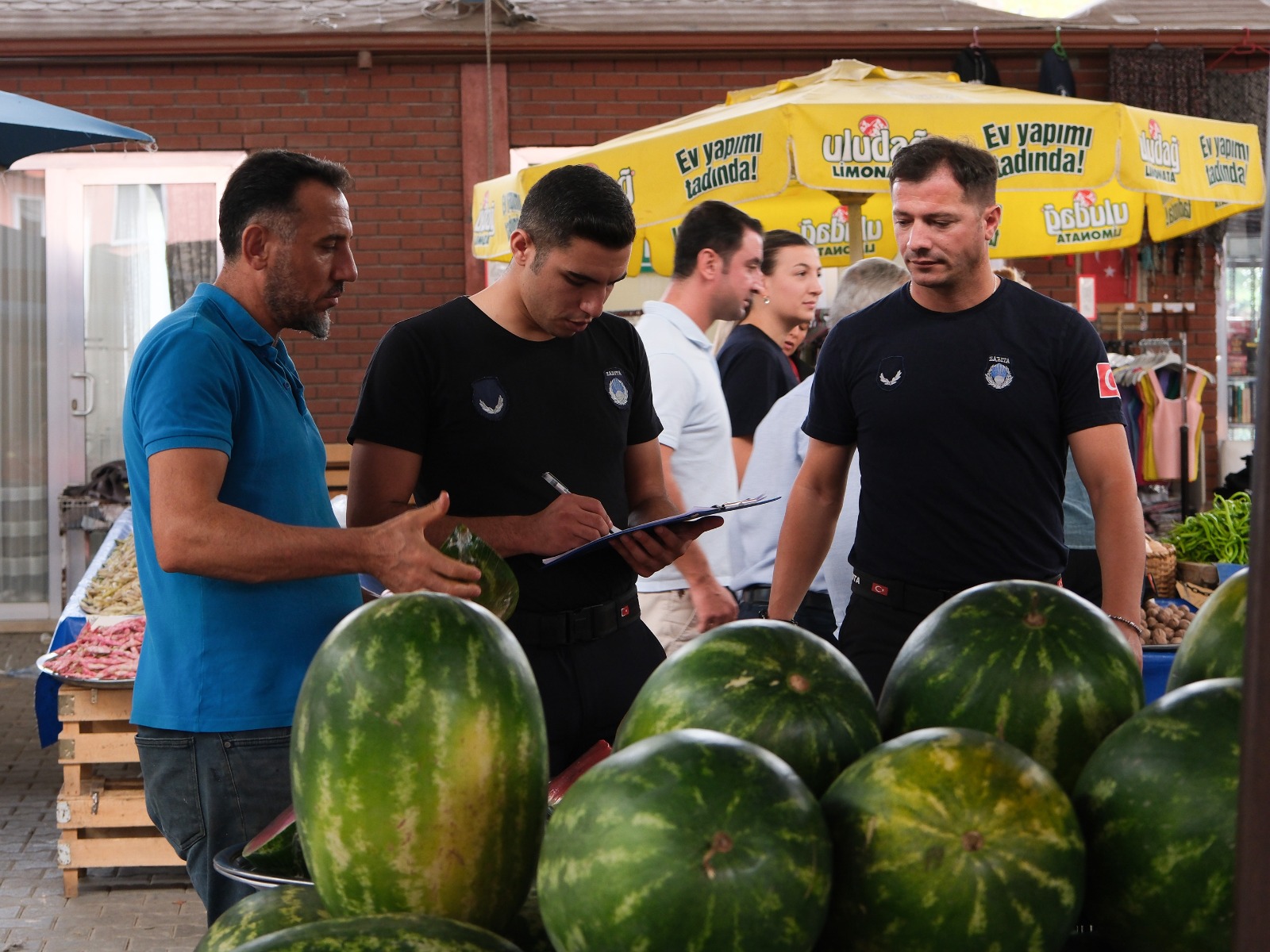 ÇİFTLİKKÖY’DE ZABITADAN PAZARYERİNDE SIKI DENETİM