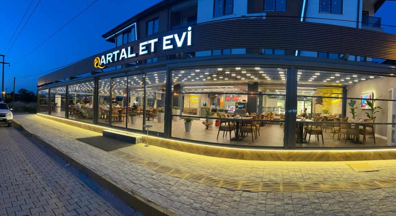 ‘QARTAL ET EVİ’ ‘FARKLI TATLARIYLA İLÇEYE YENİ BİR SOLUK GETİRDİ