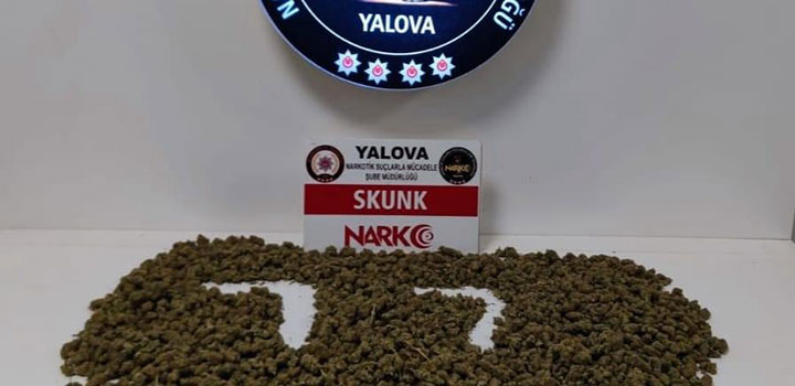 UYUŞTURUCU SATICILARI TUTUKLANDI