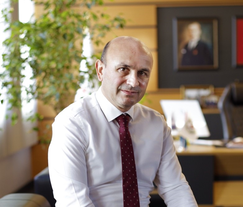 ORAL: GAZETECİ TOPLUMU AYDINLATICISIDIR