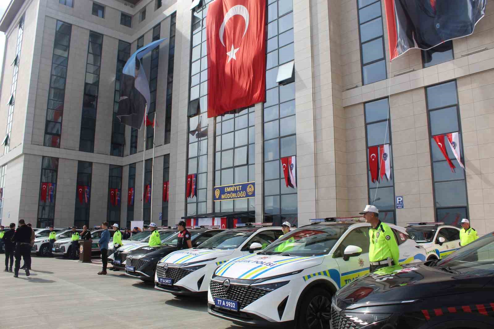 YALOVA’DA EMNİYET VE JANDARMA’YA 32 YENİ ARAÇ TESLİM EDİLDİ