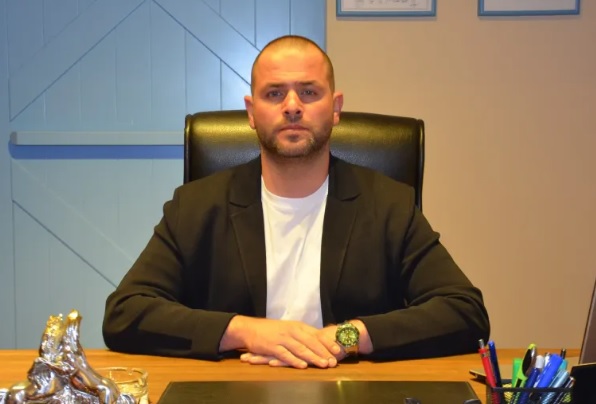 İLHAN ADAYLIĞINI AÇIKLADI