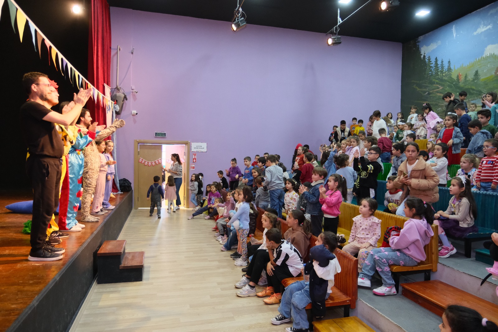 MASAL İSİMLİ OYUN ÇOCUKLAR İÇİN SAHNELENDİ