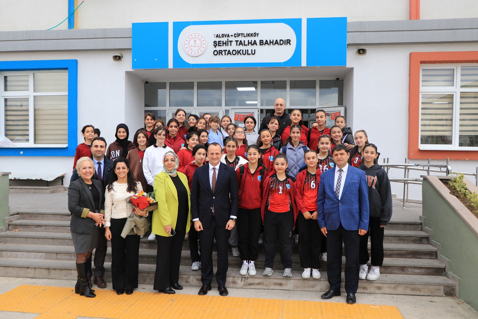 ÇİFTLİKKÖY’DE 1000 ÖĞRENCİYE EĞİTİM SETİ